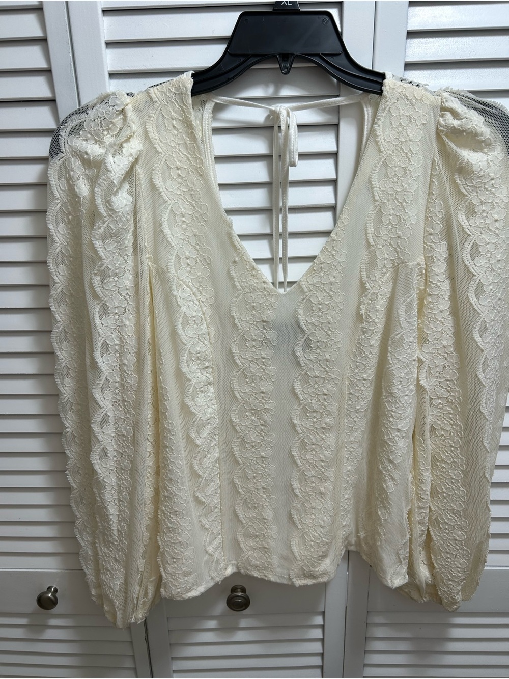 Daytrip Cream Lace V-Neck Puff Sleeve Top Size Small